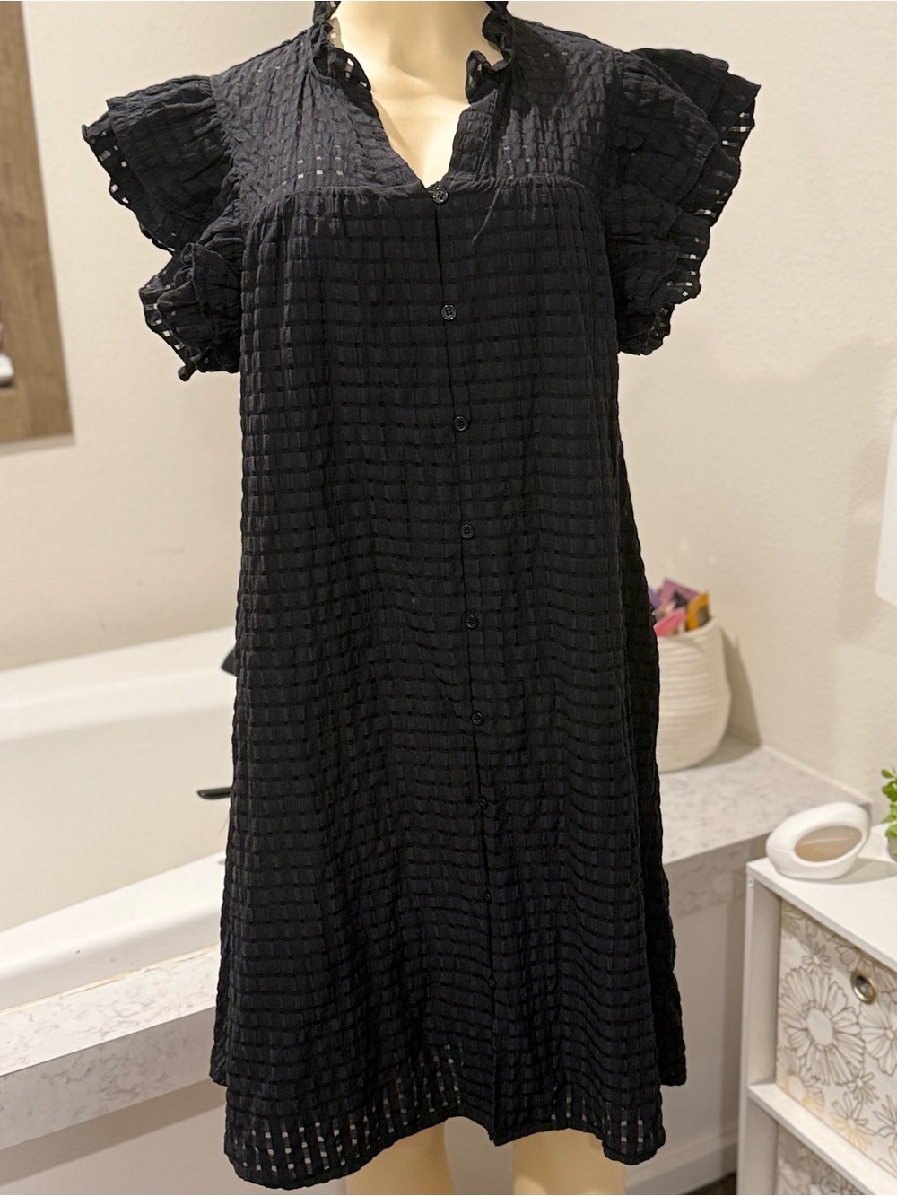 Davi & Dani Black Textured Ruffle Sleeve Midi Dress • Size Large